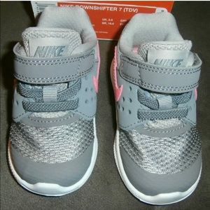 Nike Infant Toddler Shoes Girls size 4c.